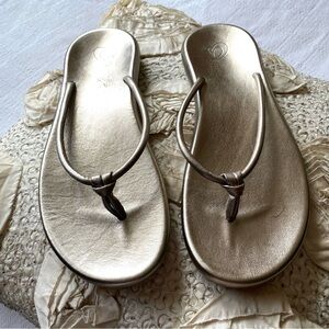 Olukai Huawai Bubbly Gold Metallic Thong Flip Flops Size Women 10 (EU 40)